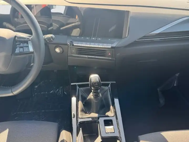 Opel Astra 2025, foto 11