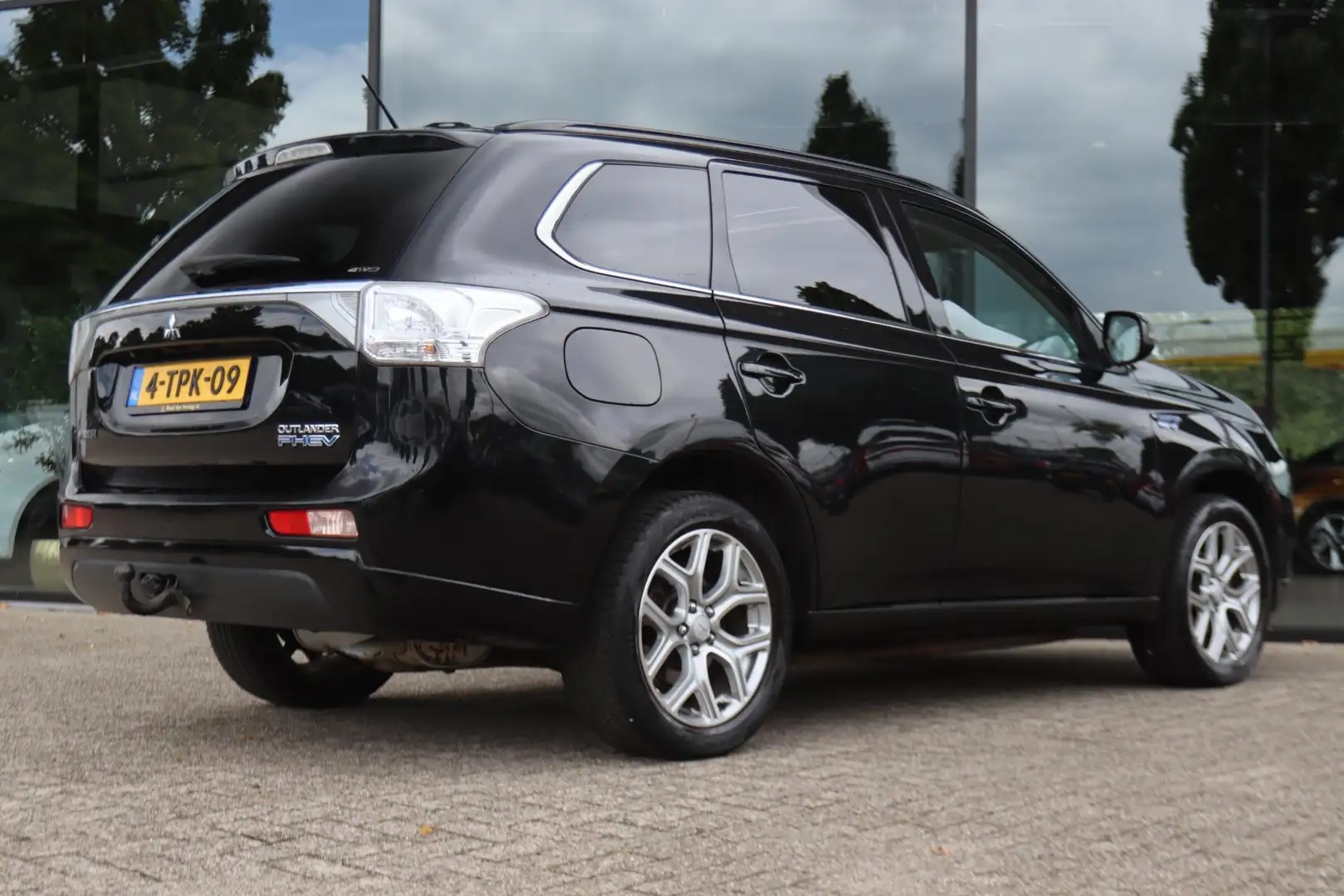 Mitsubishi Outlander 2.0 PHEV 4WD INSTYLE | PANO | LEDER | NAVI | TREKH Noir - 2