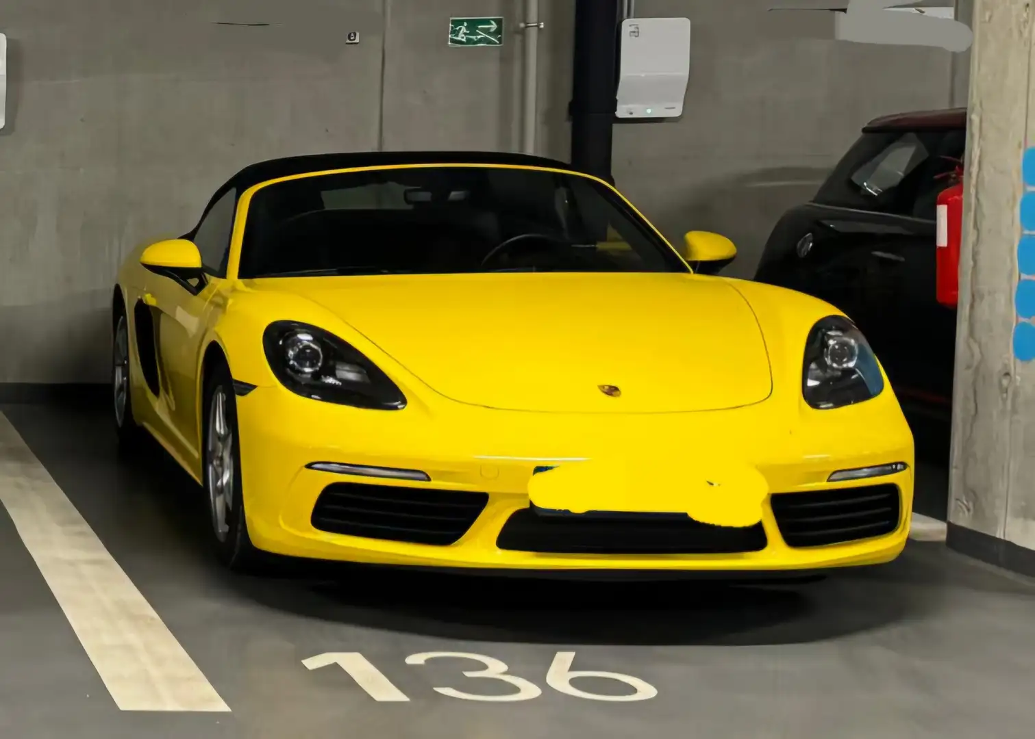 Porsche 718 Cabrio Yellow - 1