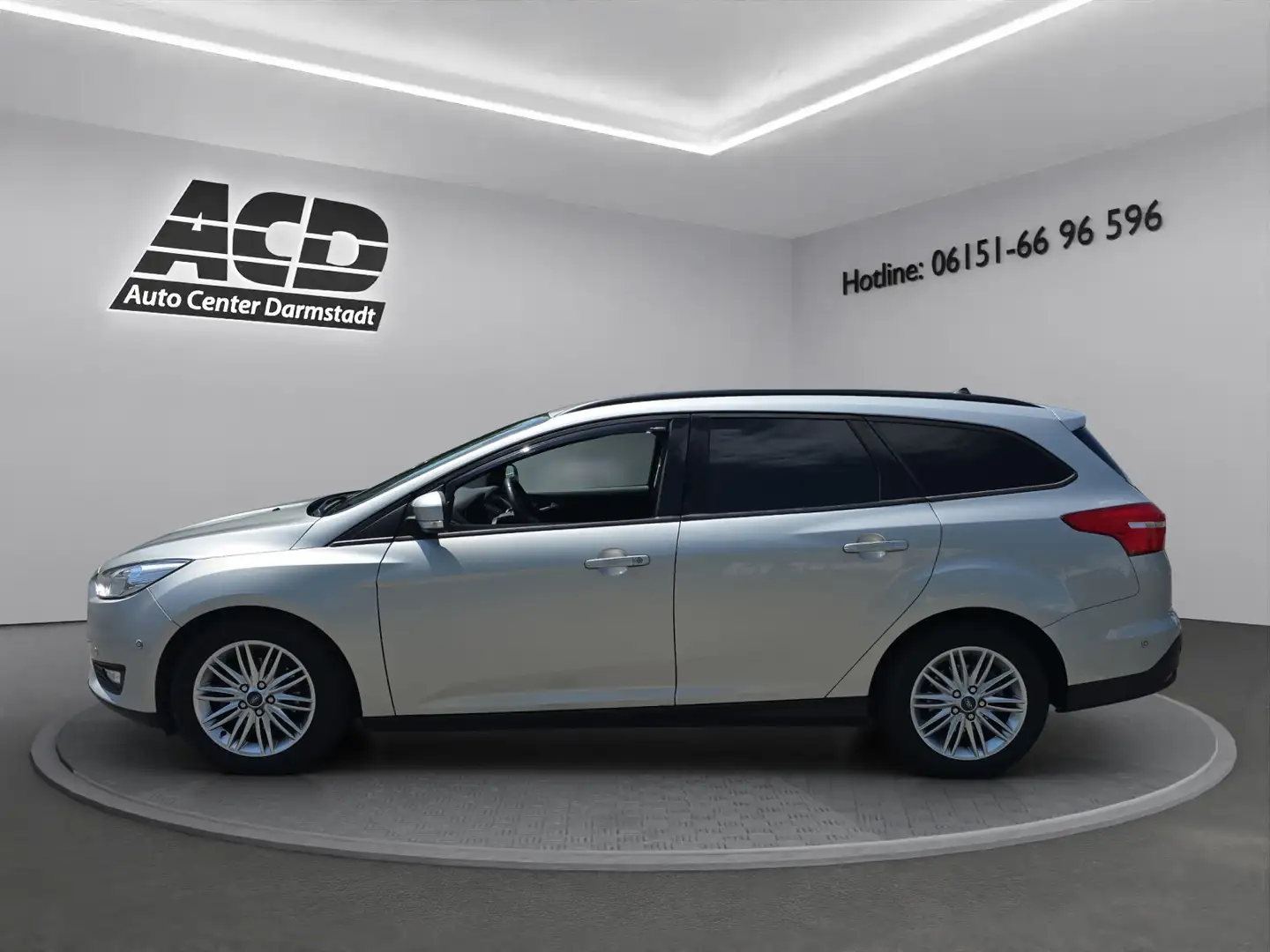 Ford Focus Tunier 1.0 EcoBoost Business *NAVI*2.HAND* Silber - 2
