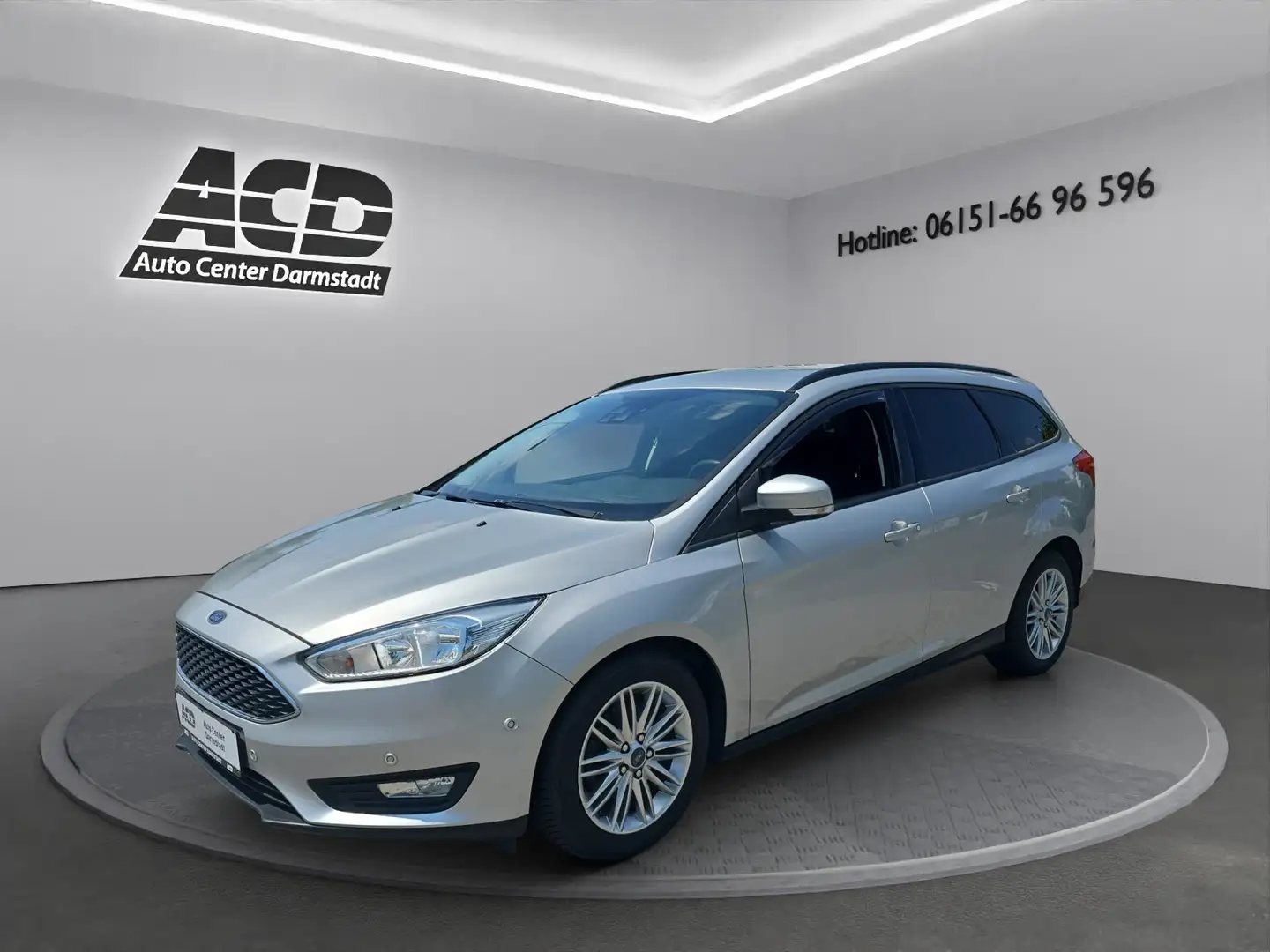 Ford Focus Tunier 1.0 EcoBoost Business *NAVI*2.HAND* Silber - 1