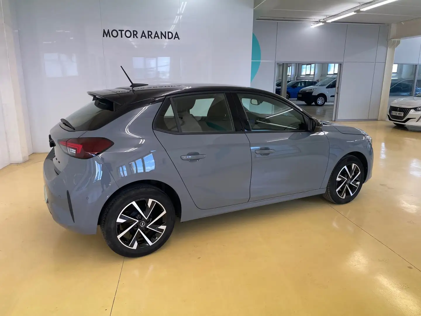 Opel Corsa 1.2T XHL S/S GS 100 Grijs - 2
