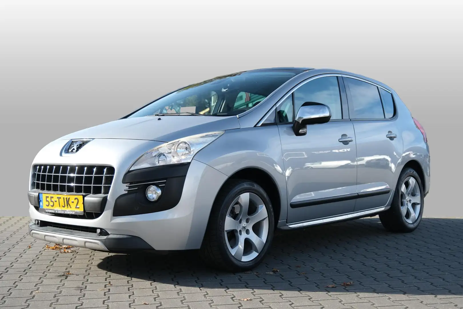 Peugeot 3008 1.6 THP Allure Grijs - 1