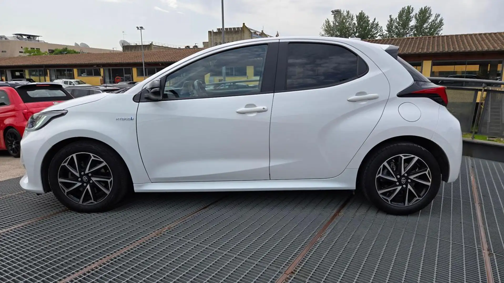 Toyota Yaris 1.5 HYBRID LOUNGE TETTO PANO GARANZIA TOYOTA UNIP Blanc - 2
