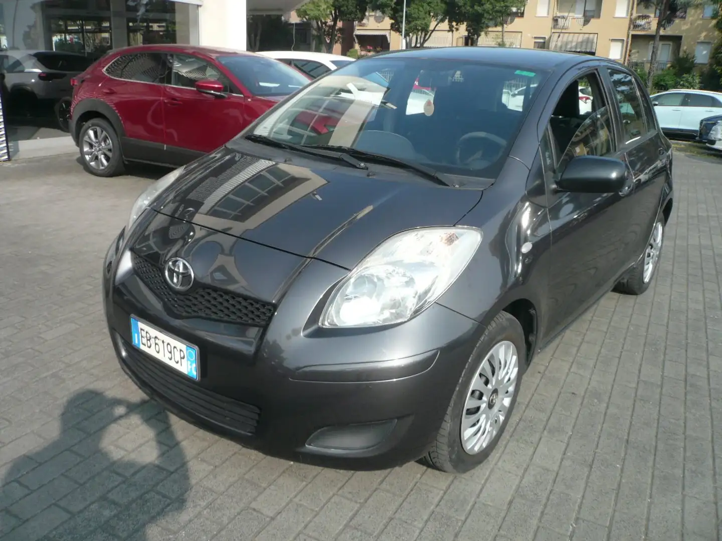 Toyota Yaris Yaris 5p 1.4 d-4d dpf Neopatentati Grigio - 2