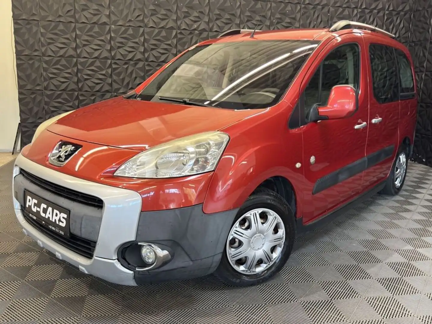 Peugeot Partner 1.6 HDi Outdoor Rouge - 1