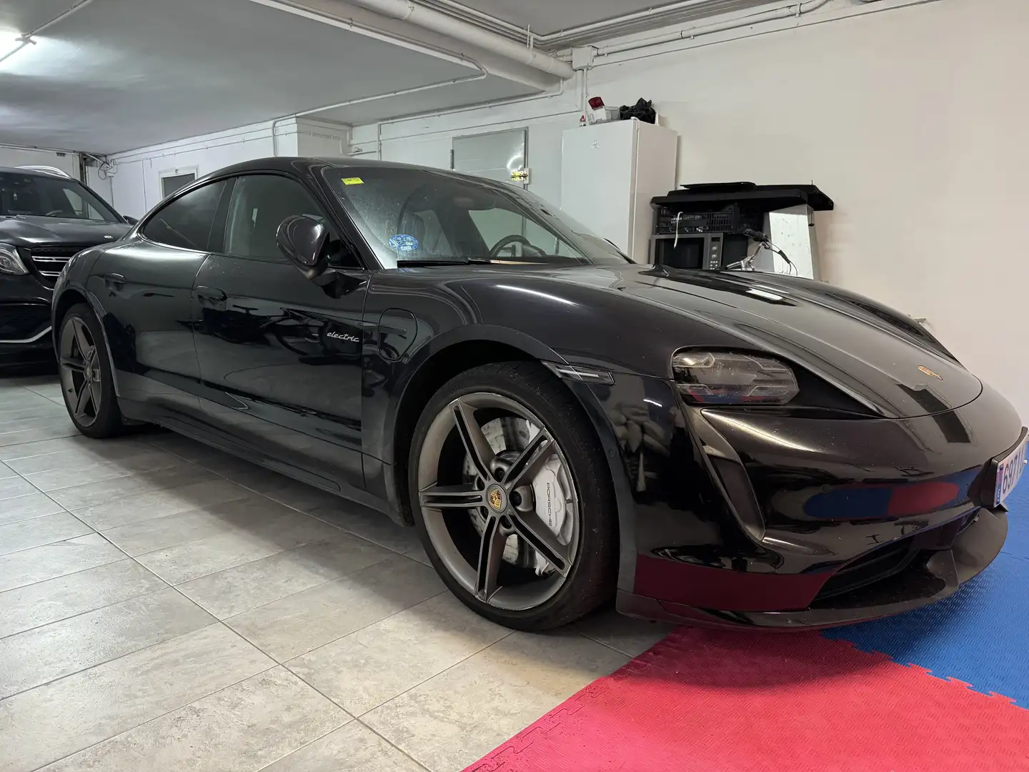 Porsche Taycan Turbo - 1