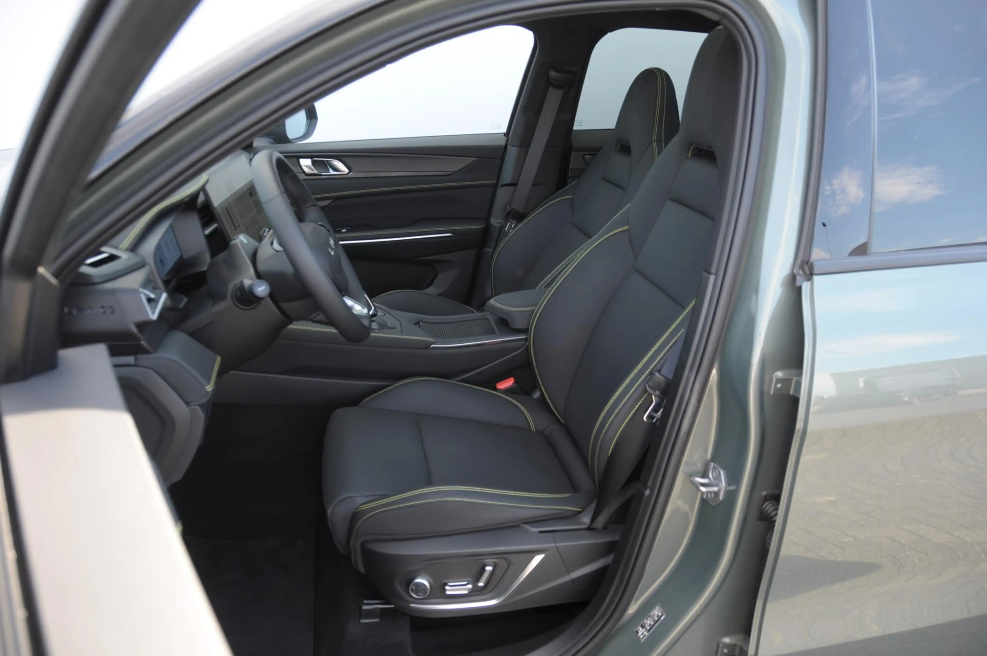 Lynk & Co 01 276PK Automaat More / Adaptive cruise control / Le — photo 20