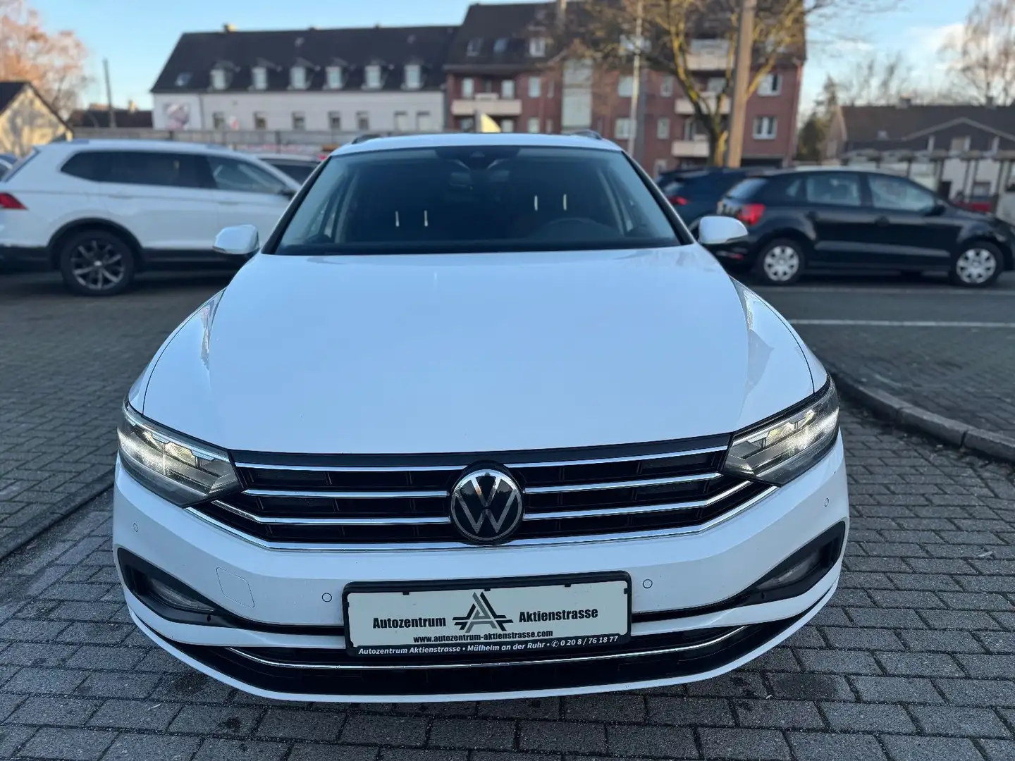 Volkswagen Passat Variant DSG Panorama Kamera Navi App-Conn Weiß - 1