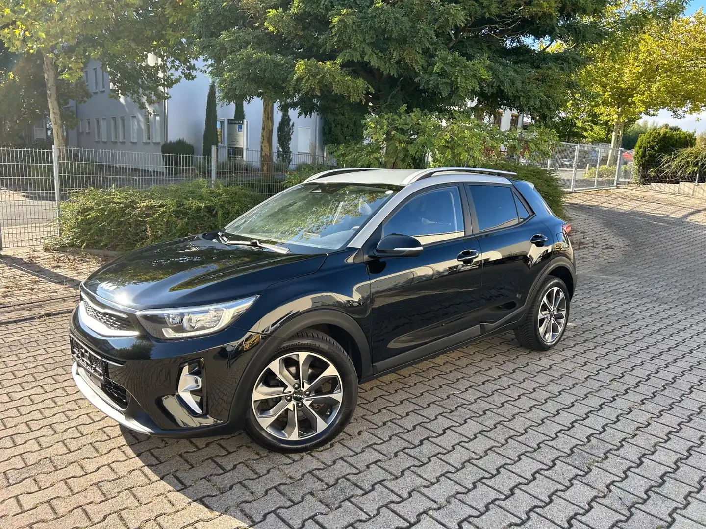 Kia Stonic 1.0 T-GDI MHEV Edition Automatik Noir - 1