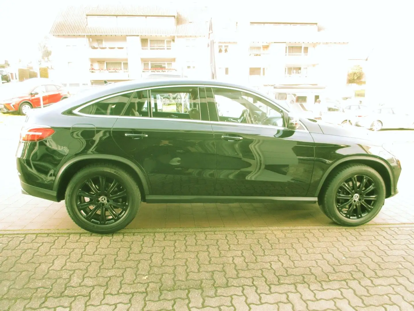 Mercedes-Benz GLE 400 4MATIC/Airmatic/Navi/Leder/Harman-Kardon Schwarz - 2