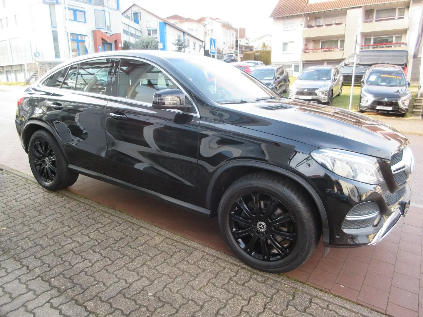 Mercedes-Benz GLE 400 4MATIC/Airmatic/Navi/Leder/Harman-Kardon Schwarz - 1