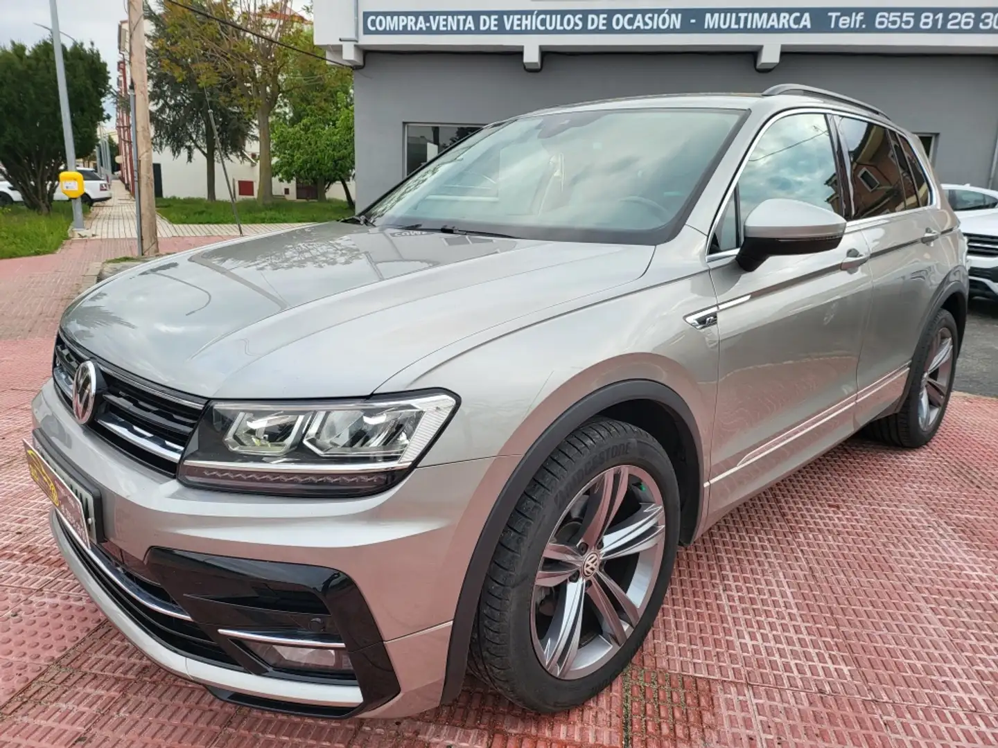 Volkswagen Tiguan 2.0TDI R-Line DSG 110kW Grau - 1