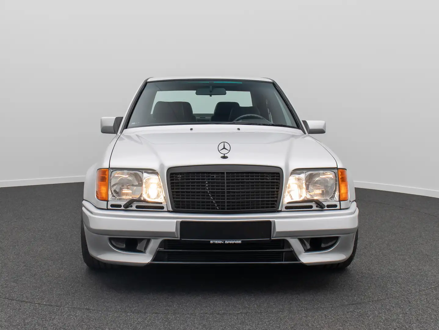 Mercedes-Benz E 500 E60 V12 SG65 Bi Turbo 700PS VMAX 300 1of1 Argent - 2