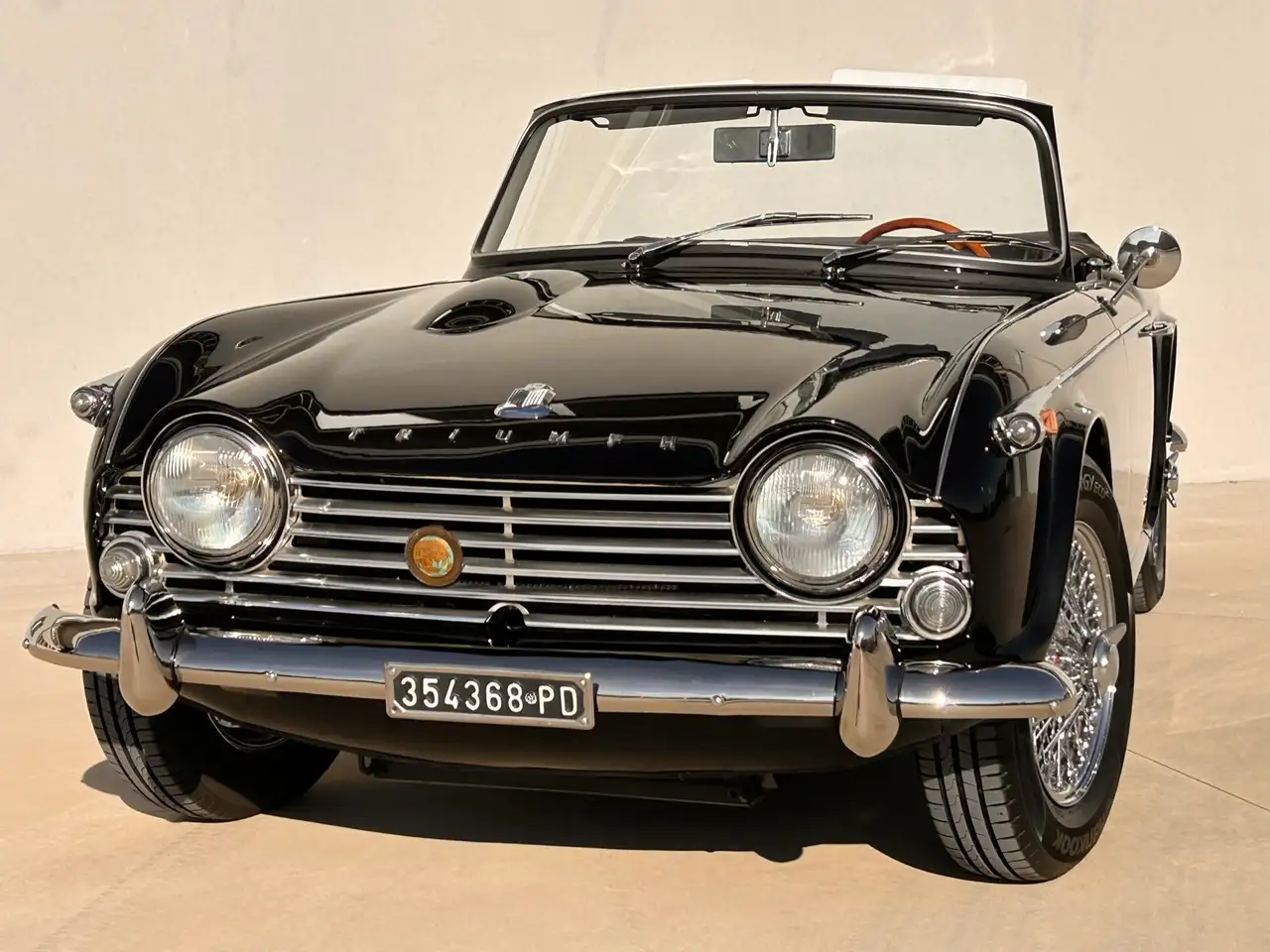 Triumph TR4 IRS A.S.I. targa oro, foto 2