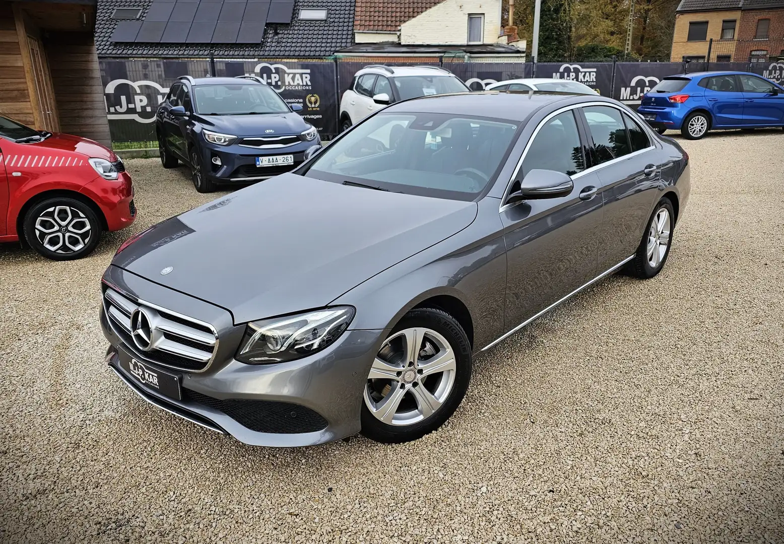 Mercedes-Benz E 200 1ER PROP - GARANTIE - EN LIGNE = DISPONIBLE Grijs - 2