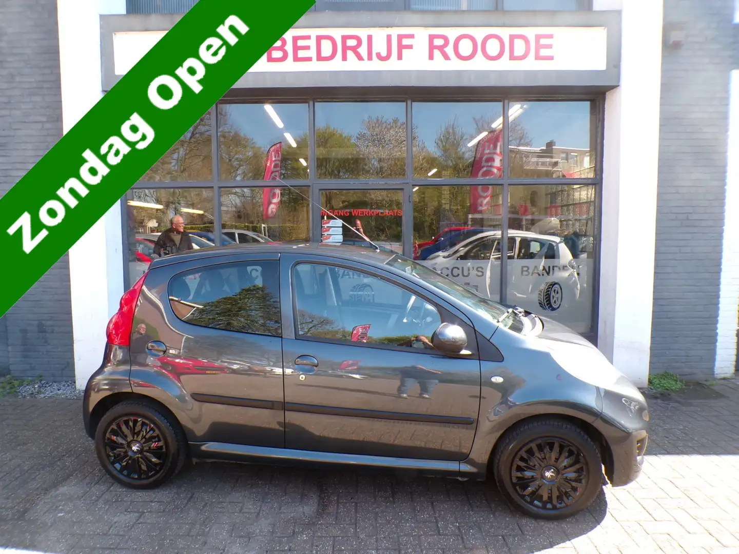 Peugeot 107 1.0-12V Sublime 1 EIGENAAR,AIRCO,NIEUWE APK !!! "" Grijs - 1