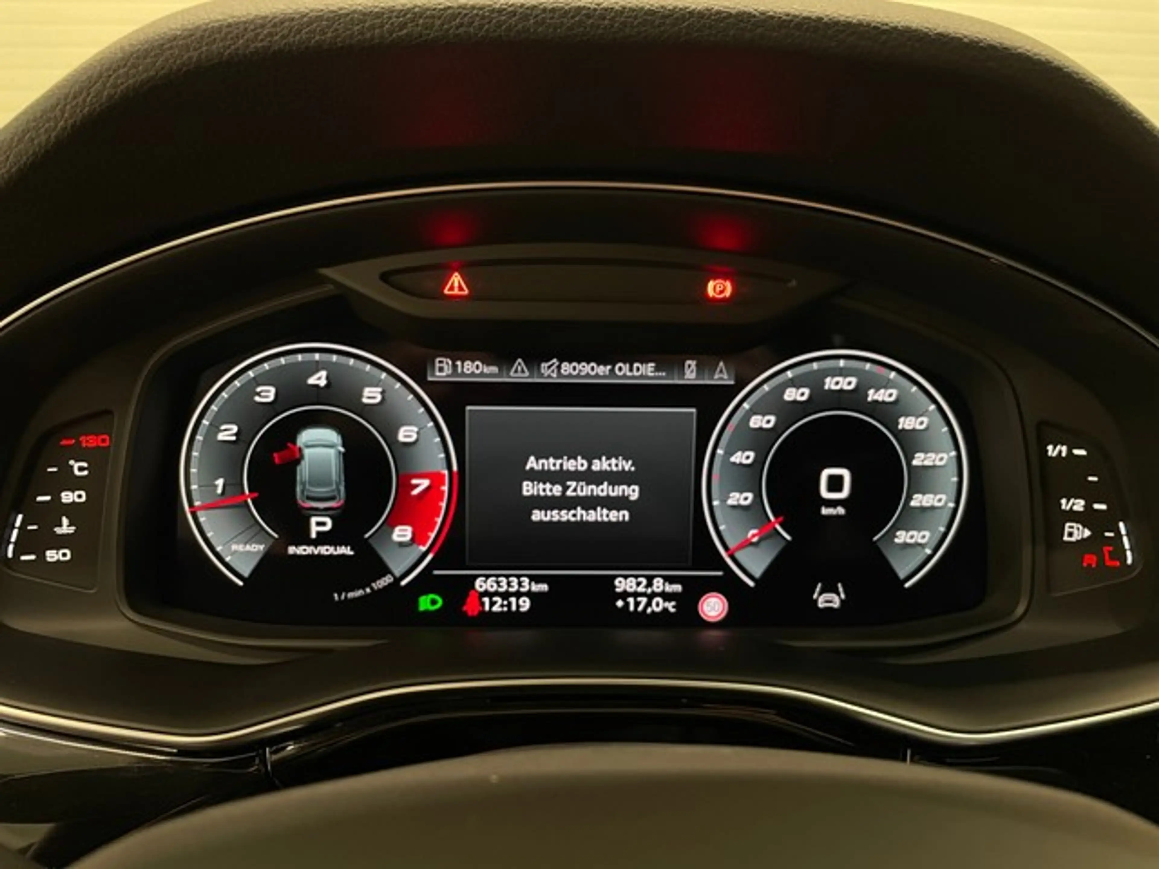 Audi SQ8 4.0 TFSI quattro competition plus — photo 15