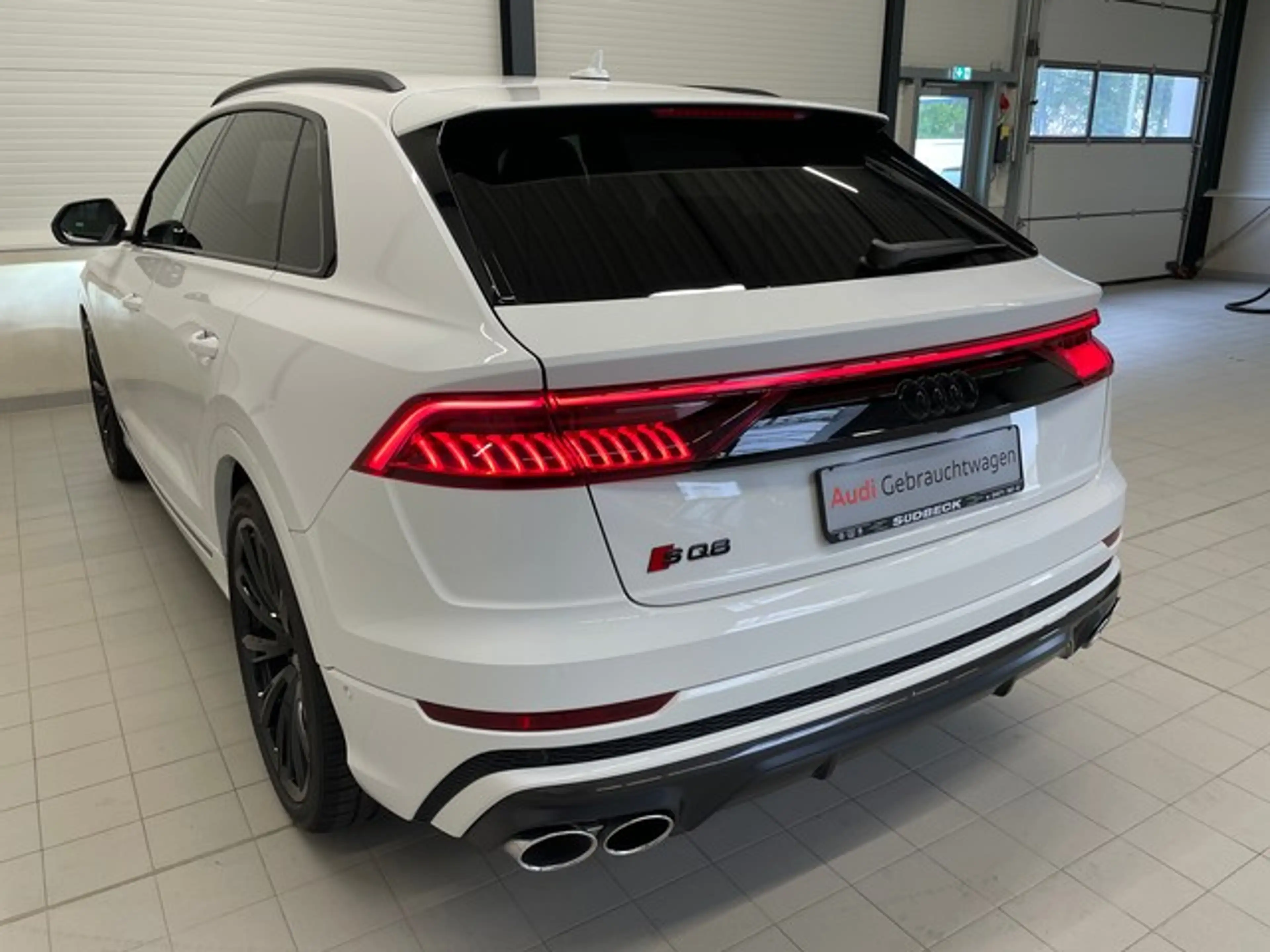 Audi SQ8 4.0 TFSI quattro competition plus — photo 7