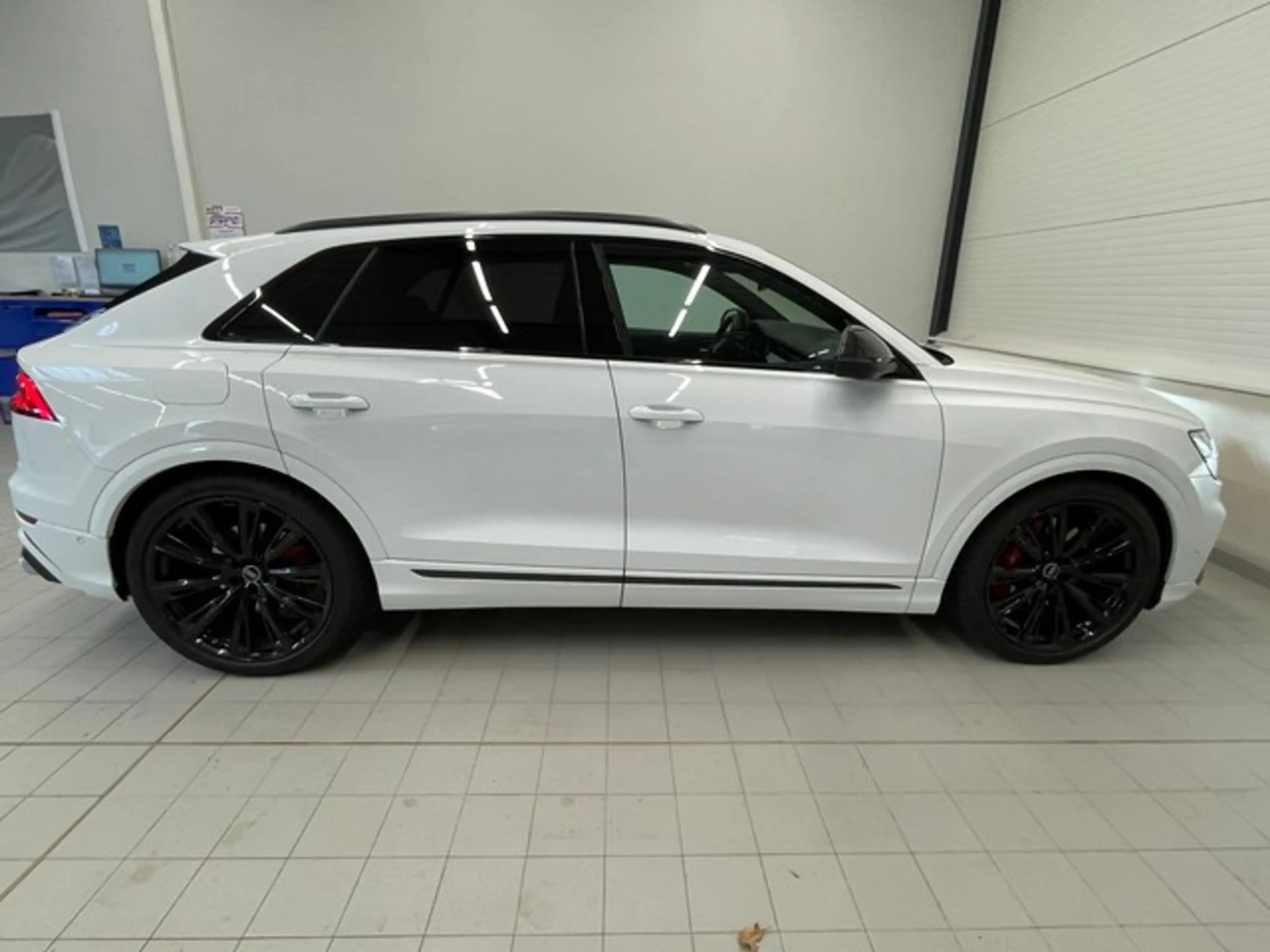 Audi SQ8 4.0 TFSI quattro competition plus — photo 8