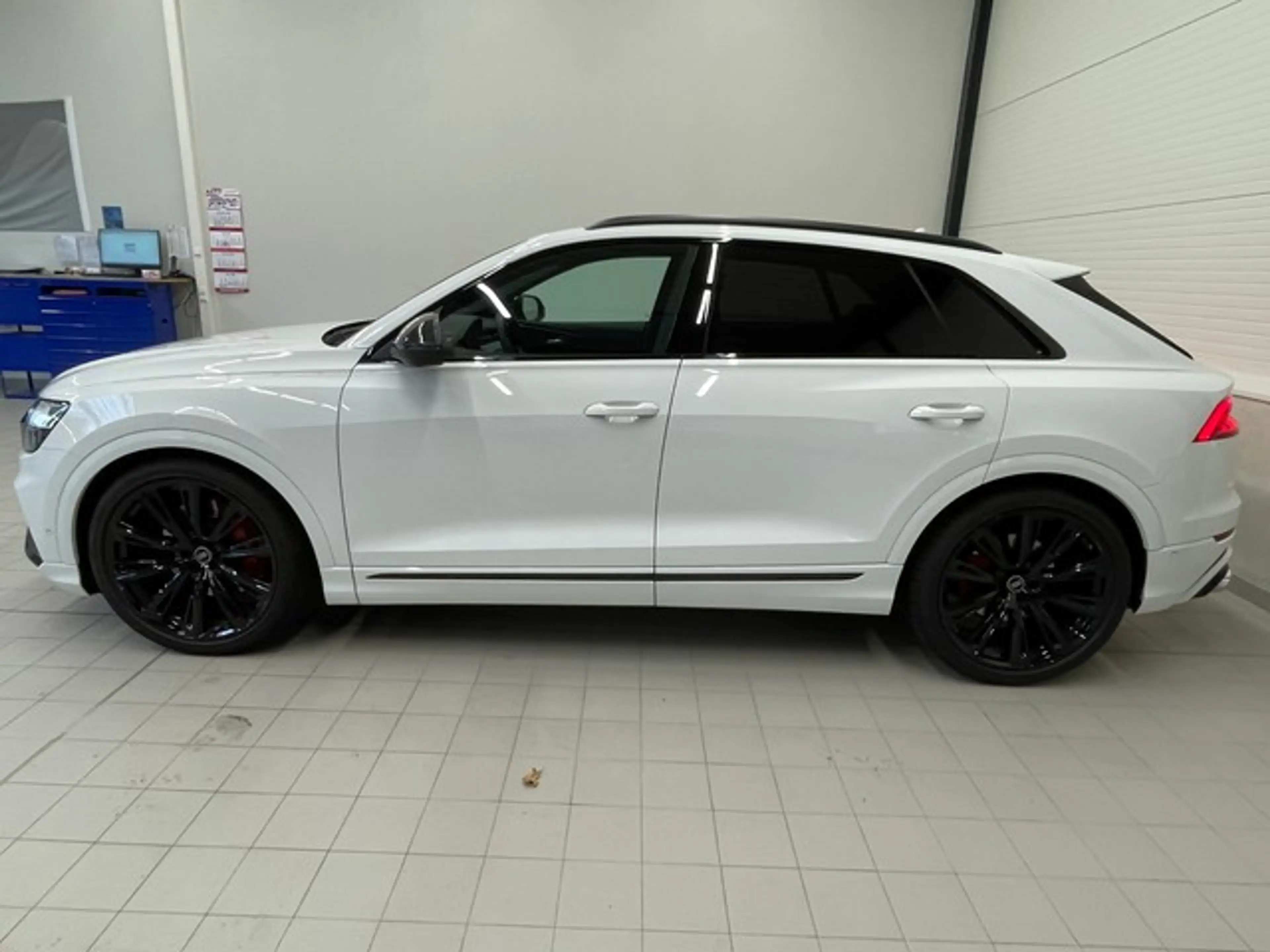 Audi SQ8 4.0 TFSI quattro competition plus — photo 4