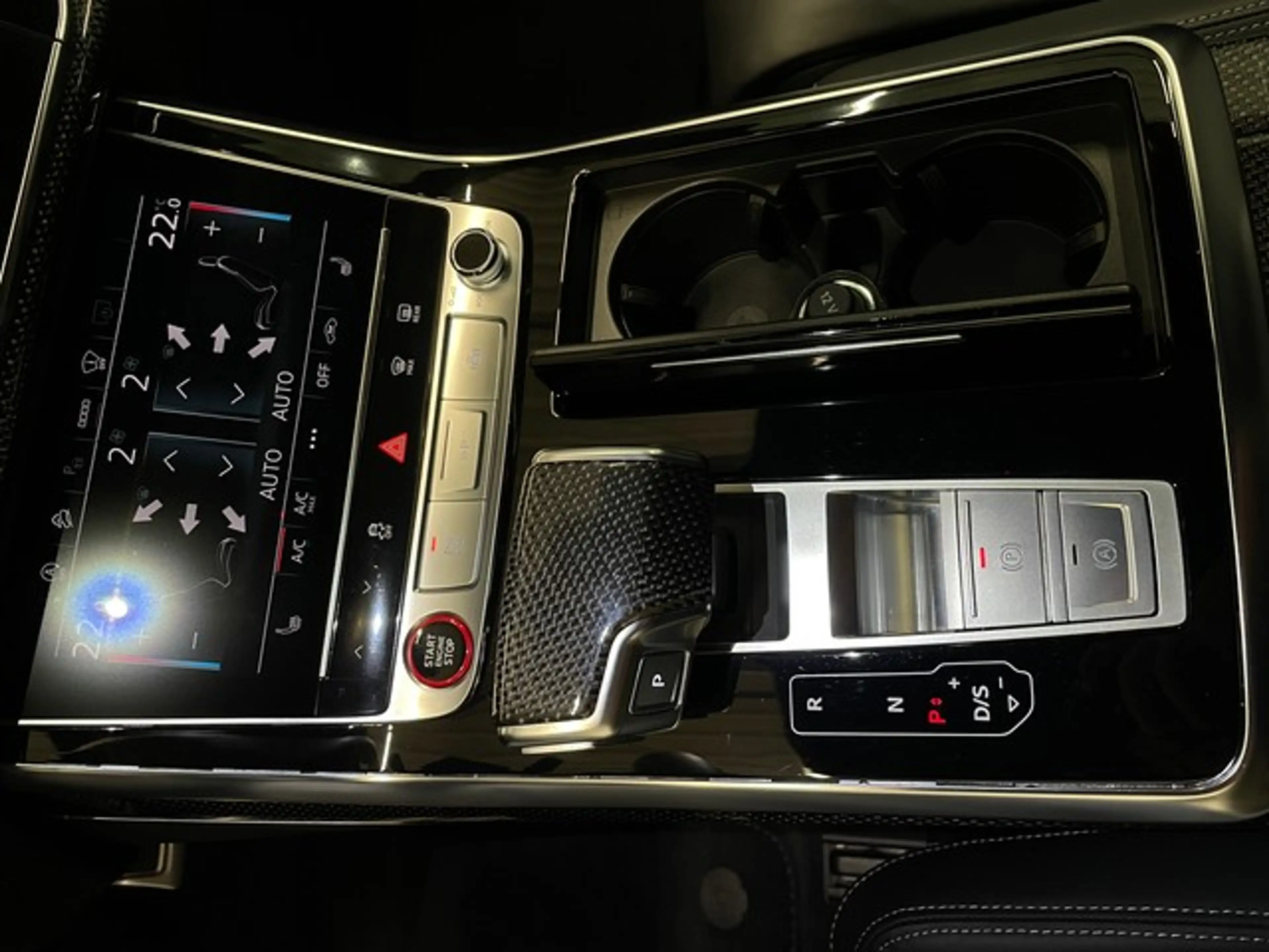 Audi SQ8 4.0 TFSI quattro competition plus — photo 12
