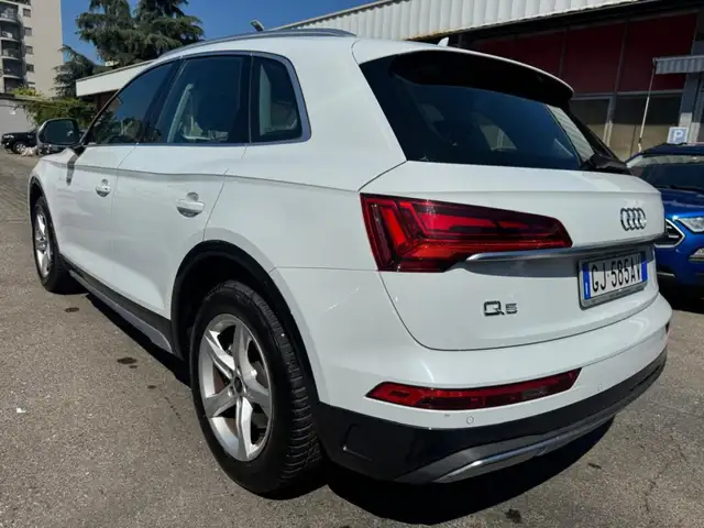 Audi Q5 view 6