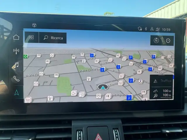 Audi Q5 view 9