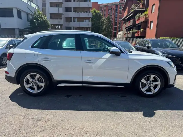 Audi Q5 view 5