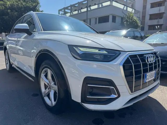 Audi Q5 view 2