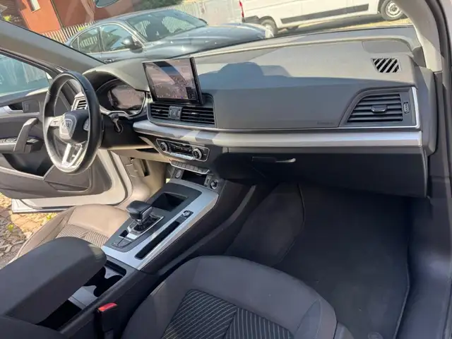 Audi Q5 view 10