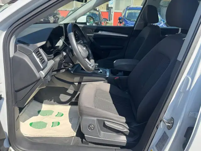 Audi Q5 view 15