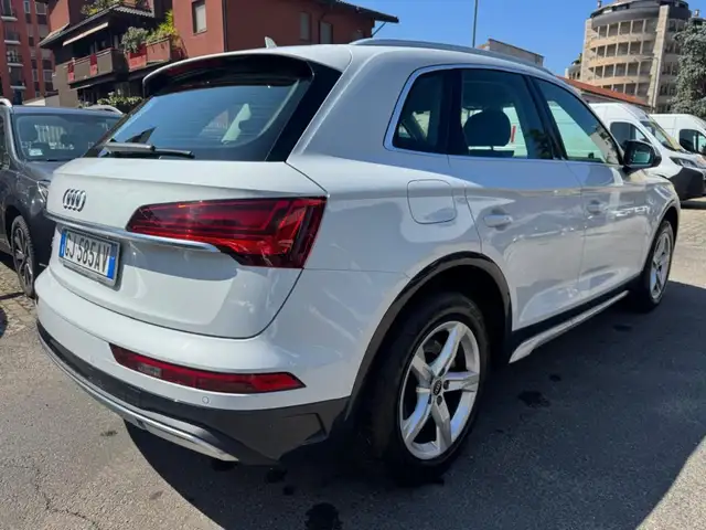 Audi Q5 view 3