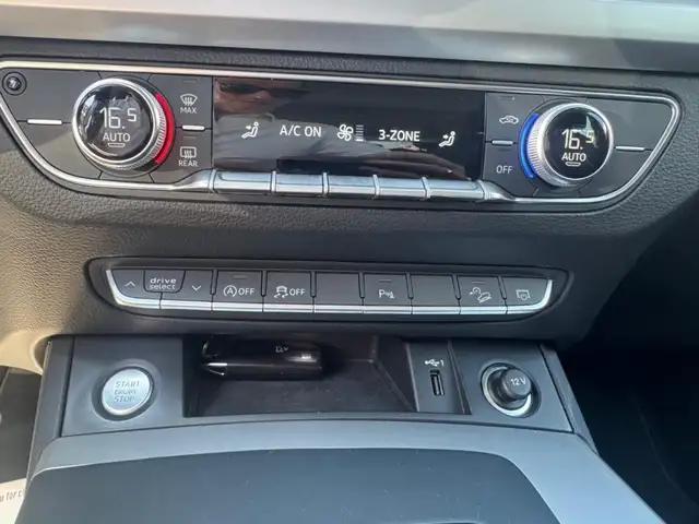Audi Q5 view 13