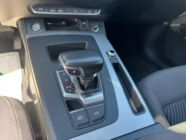 Audi Q5 view 12