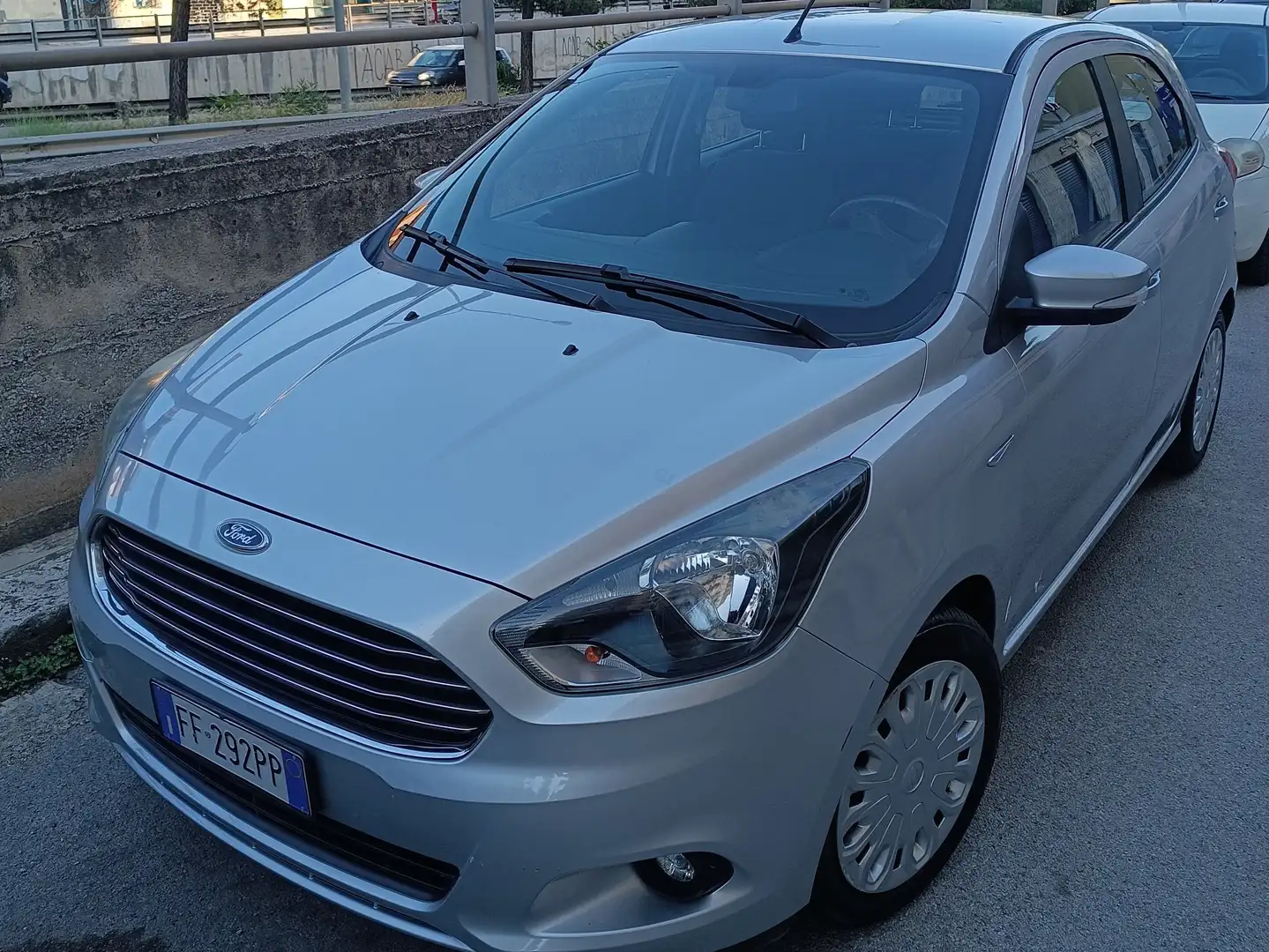 Ford Ka/Ka+ Ka III + 2017 5p Ka + 1.2 Ultimate 85cv Argento - 1