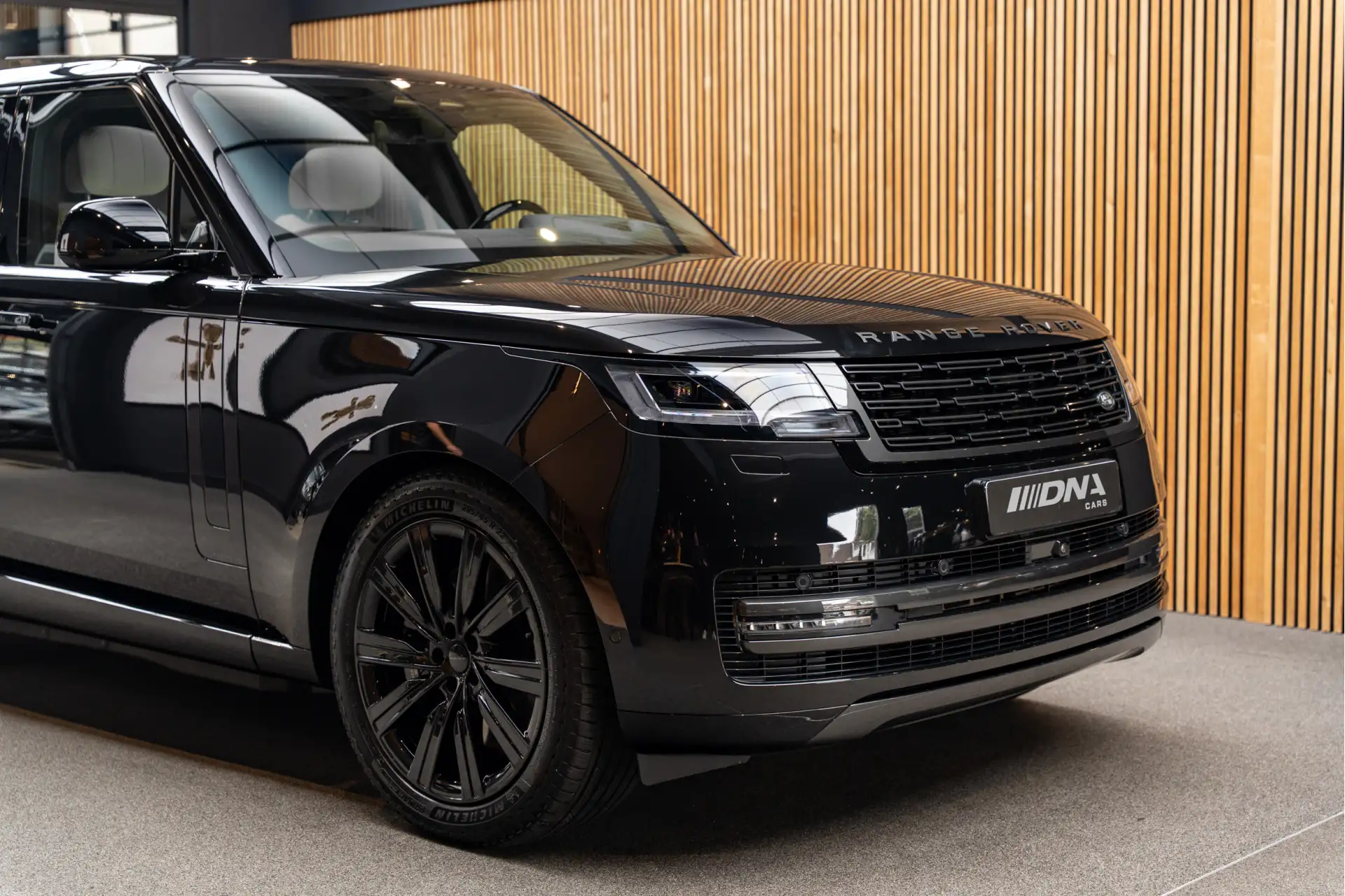 Land Rover Range Rover P550 2026 검정 사진 6