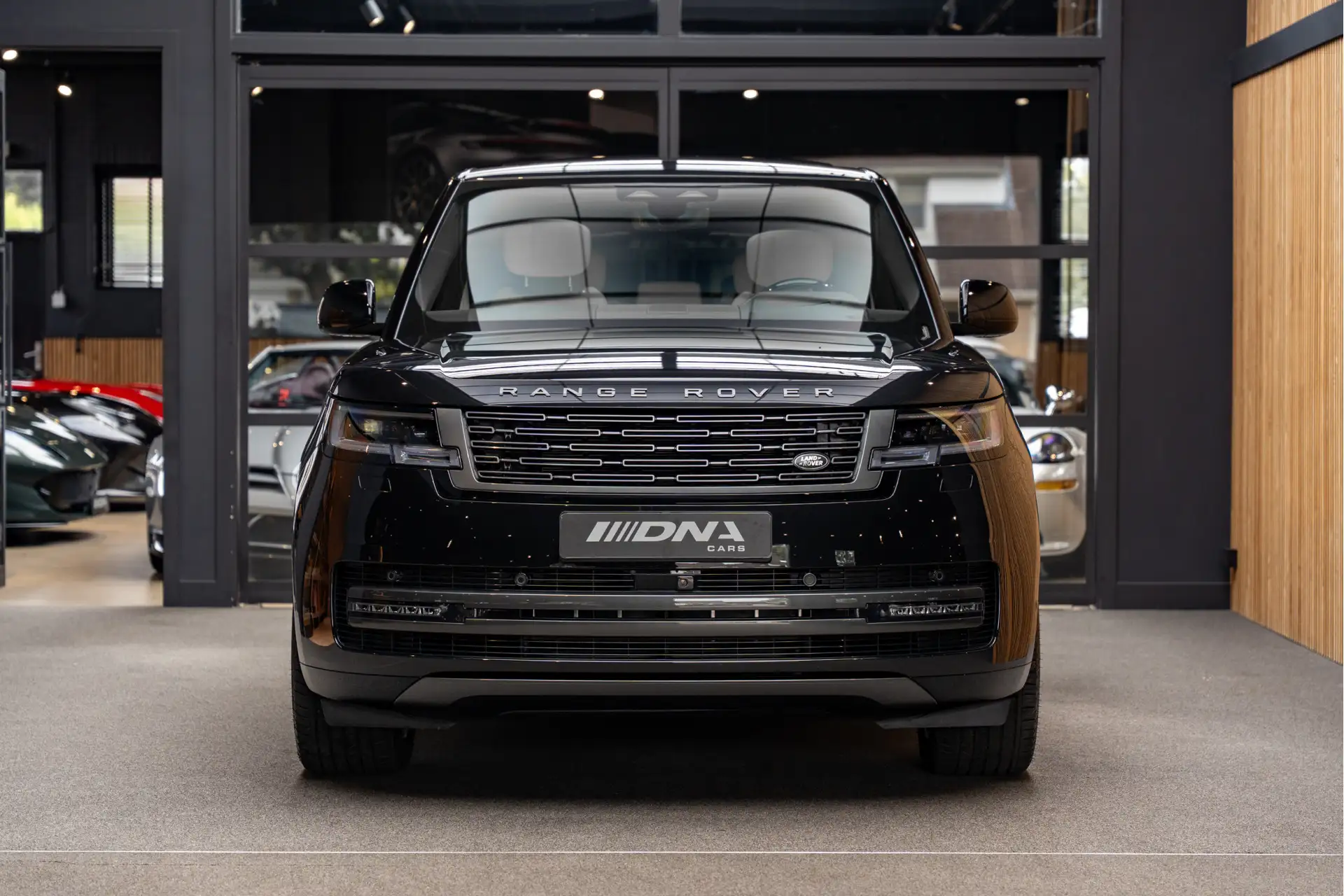 Land Rover Range Rover P550 2026 검정 사진 2