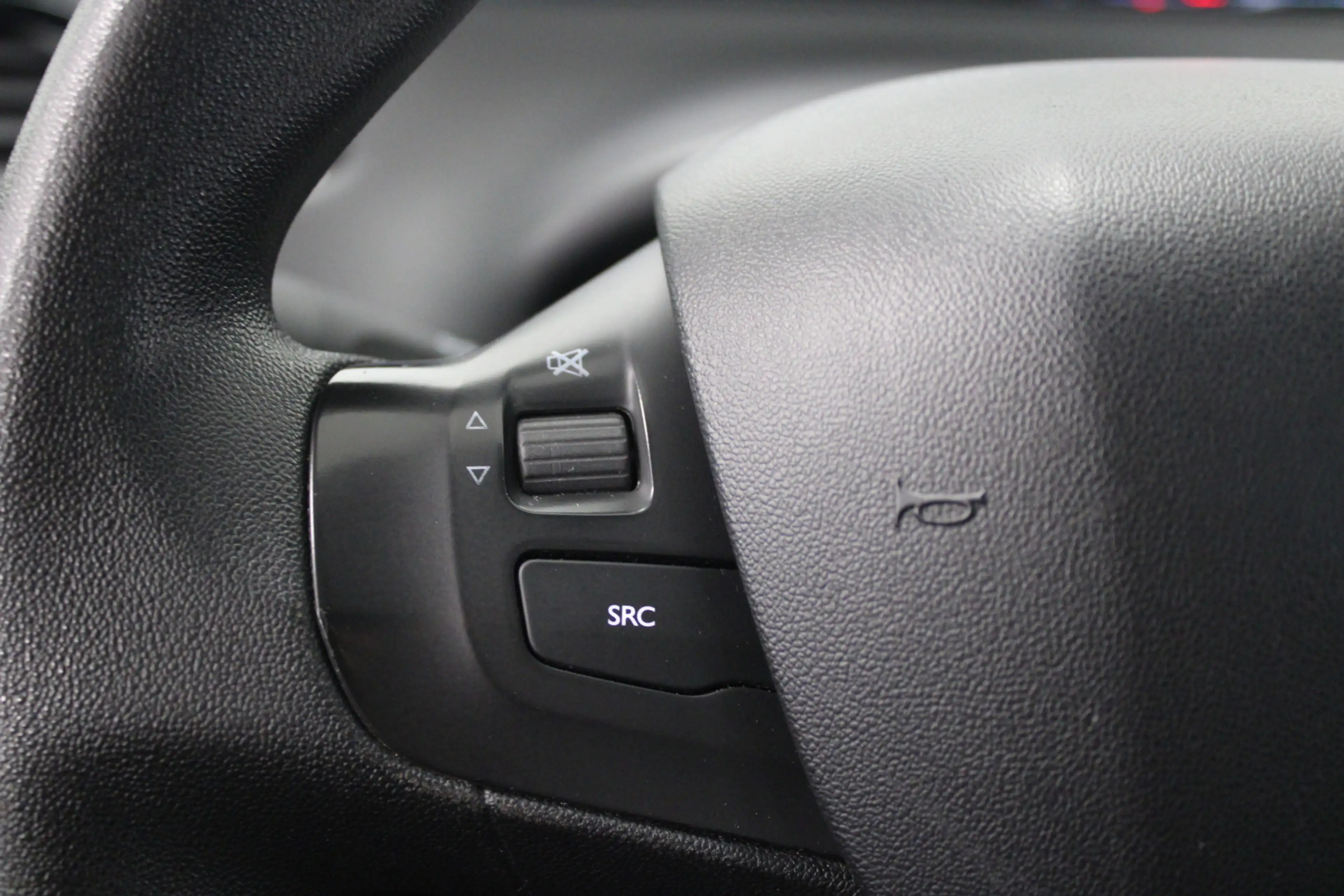 Peugeot 208 1.2 PureTech Blue Lion — photo 13