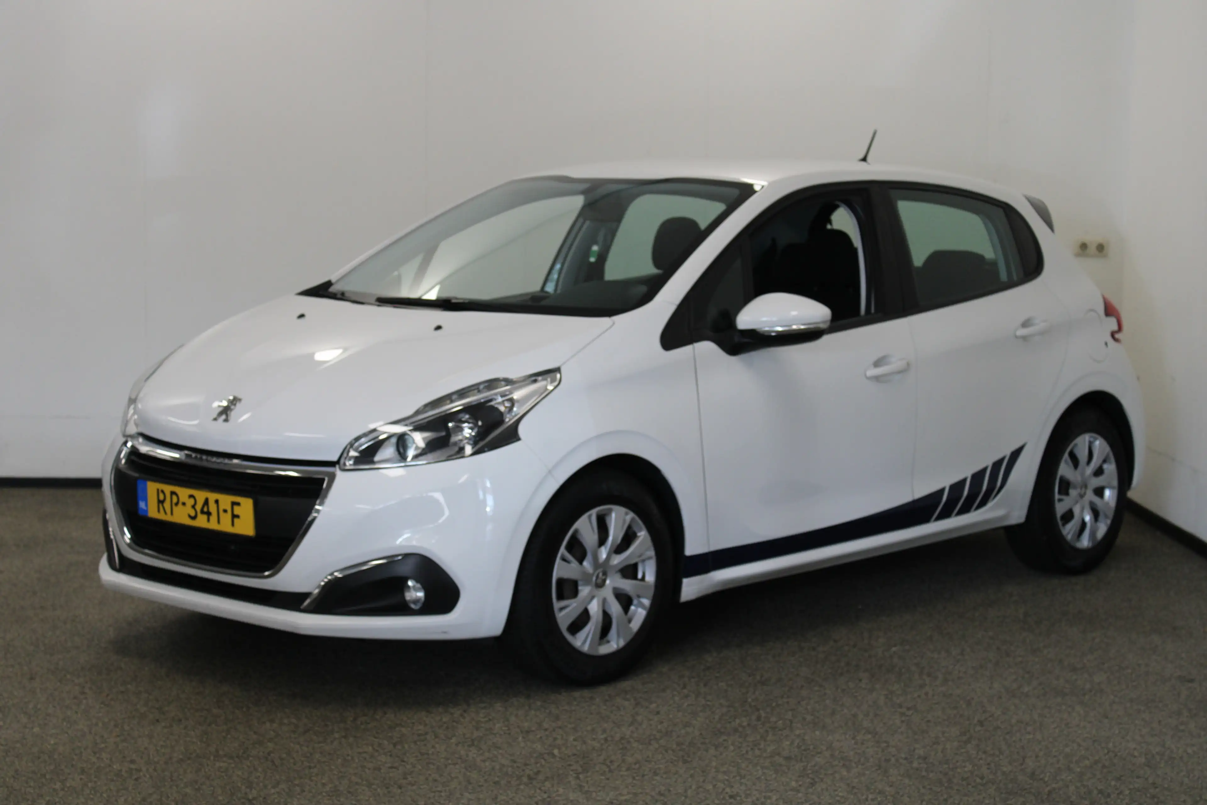 Peugeot 208 1.2 PureTech Blue Lion — photo 23