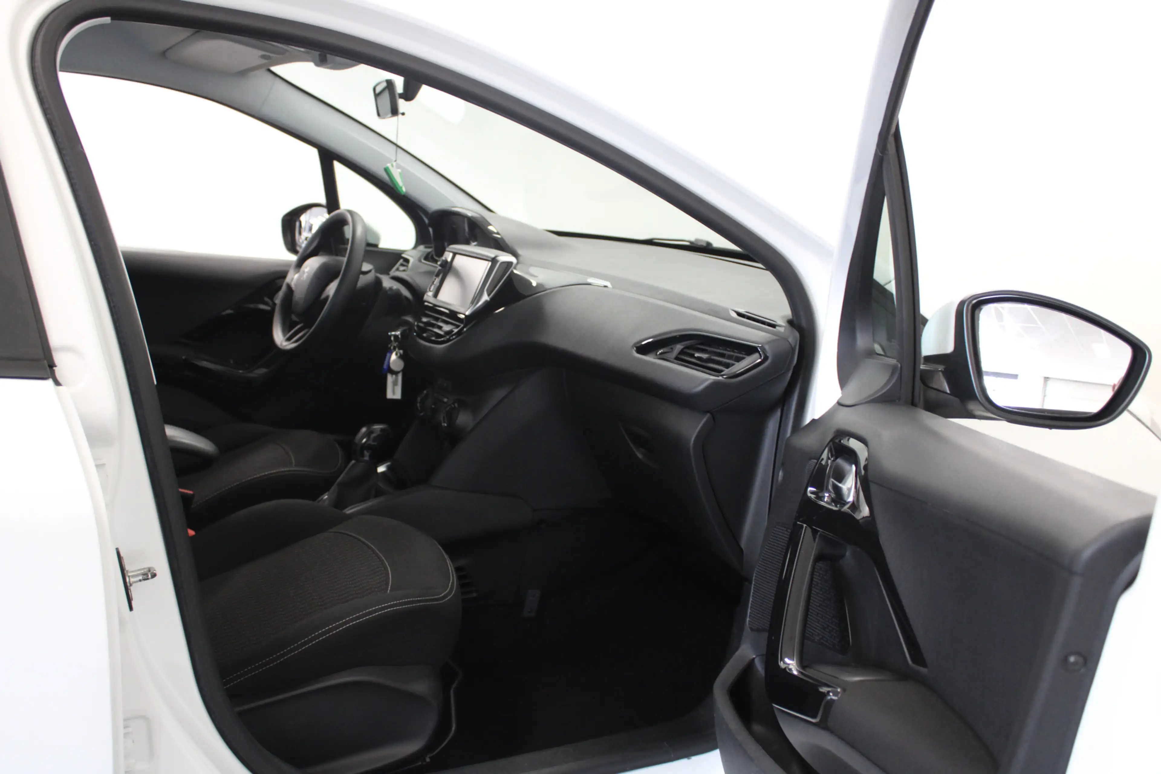 Peugeot 208 1.2 PureTech Blue Lion — photo 9