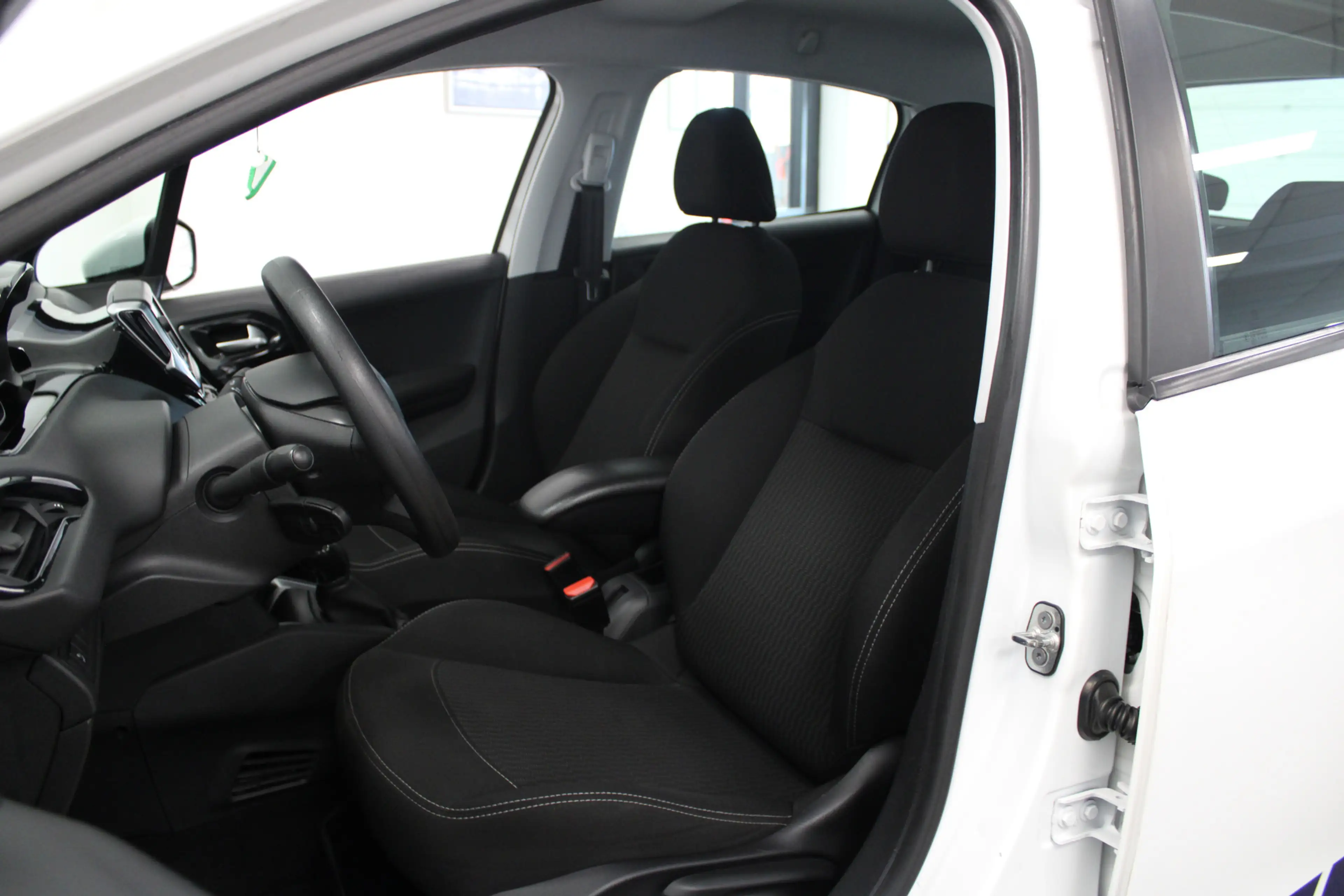 Peugeot 208 1.2 PureTech Blue Lion — photo 4