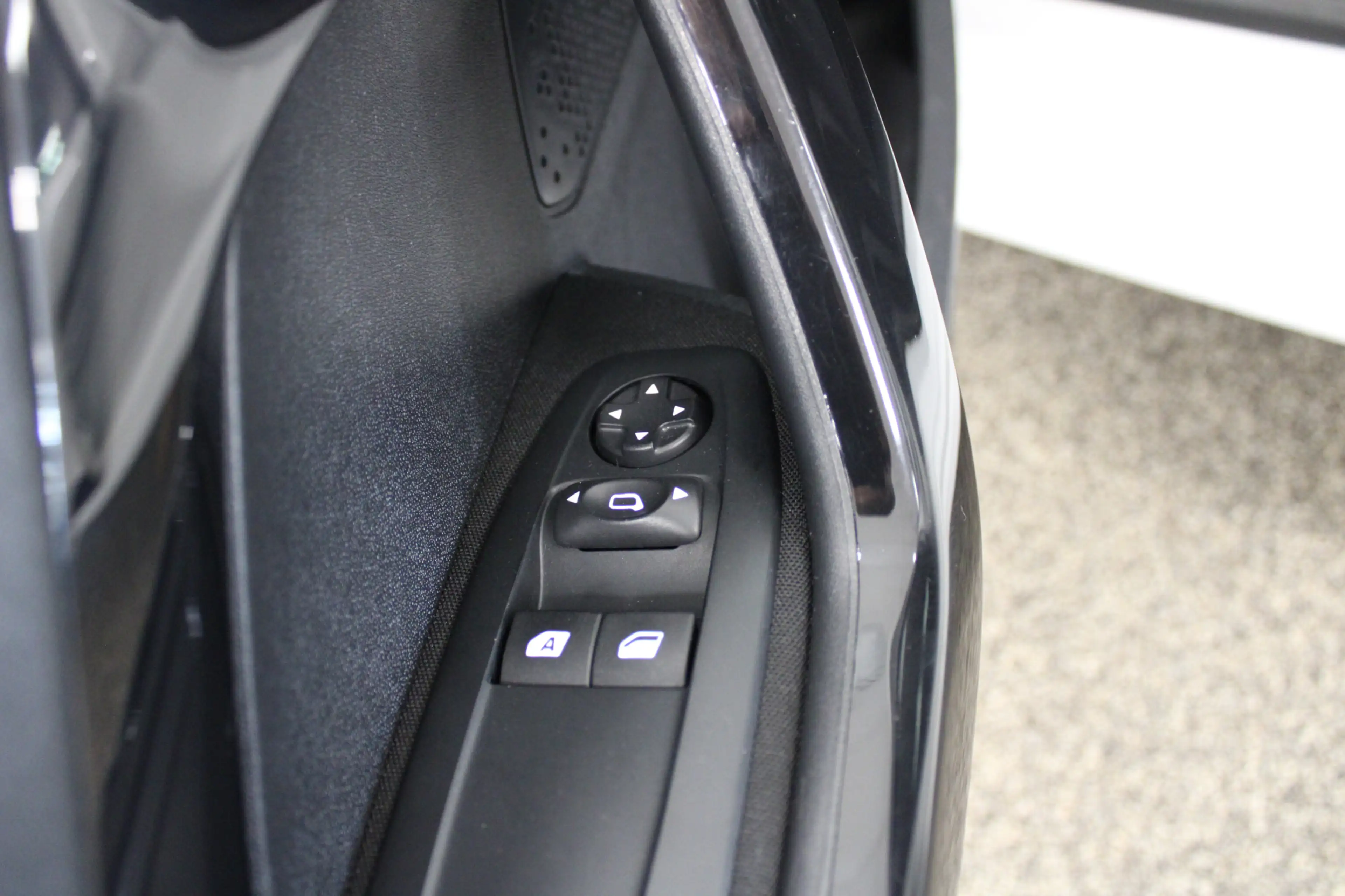 Peugeot 208 1.2 PureTech Blue Lion — photo 20