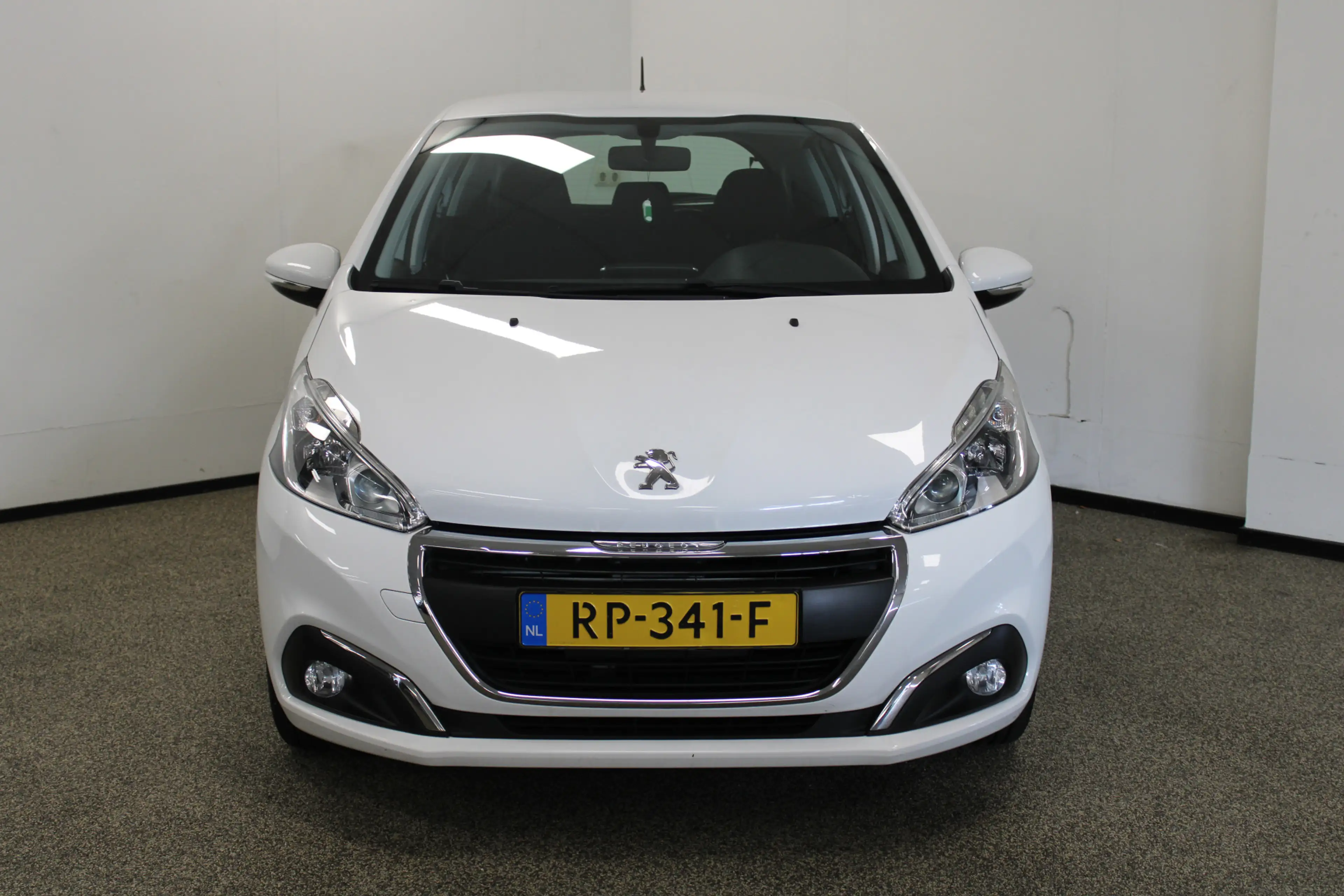 Peugeot 208 1.2 PureTech Blue Lion — photo 5