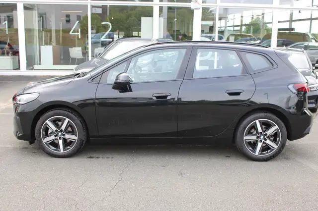 BMW 2 Series view 4