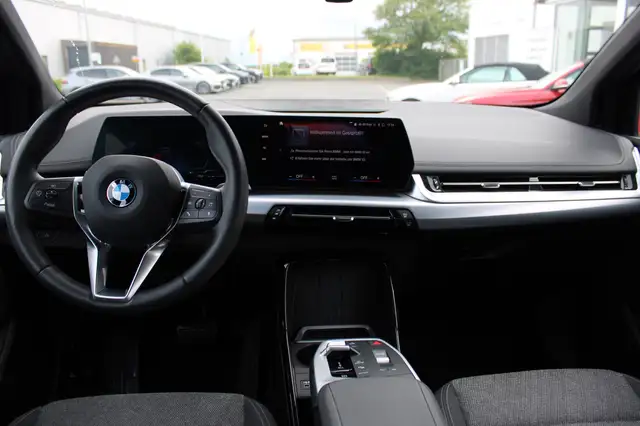 BMW 2 Series view 10