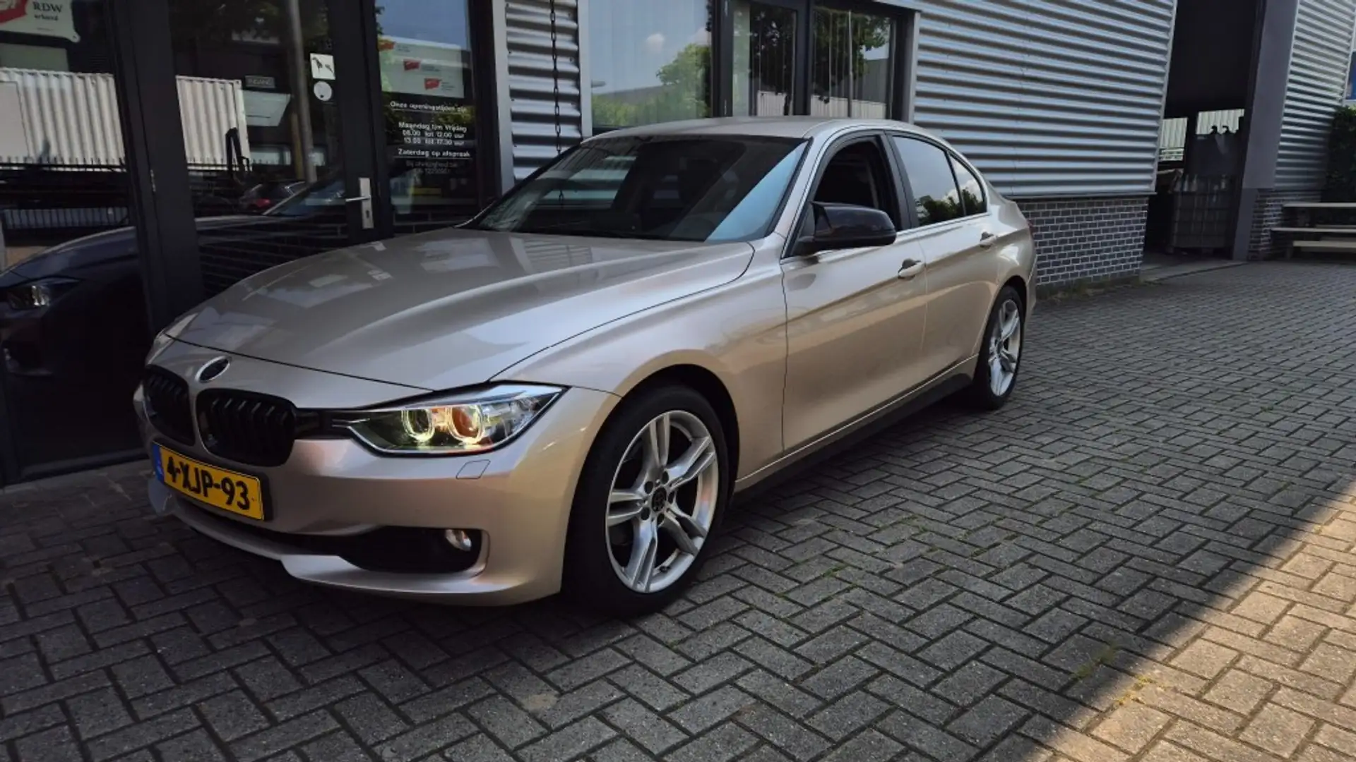 BMW 320 320i EffiicientDynamics Edition Executive LEDER NA Grau - 1