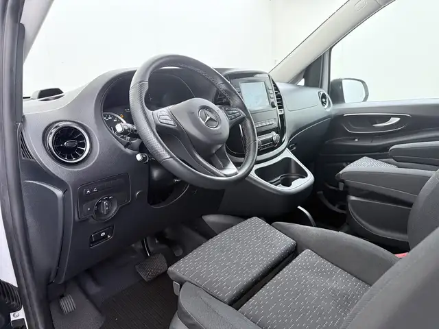 Mercedes-Benz Vito view 3