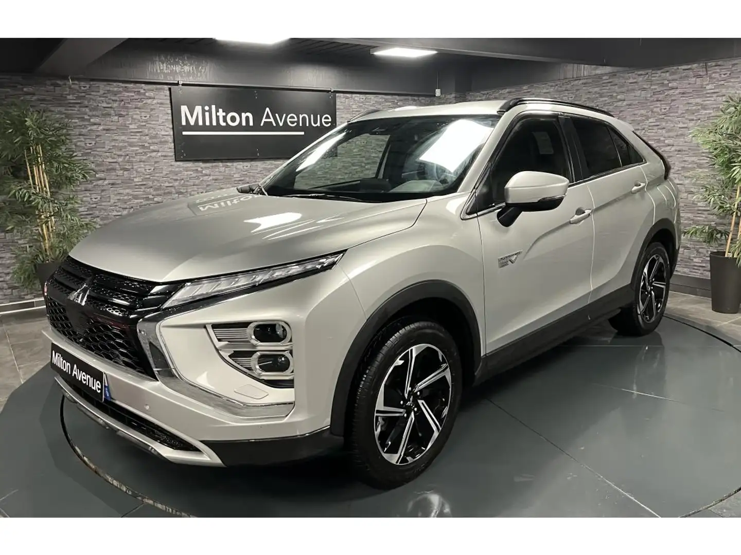 Mitsubishi Eclipse Cross Eclipse Cross 2.4 MIVEC Phev 4WD - 188 Business Grijs - 1