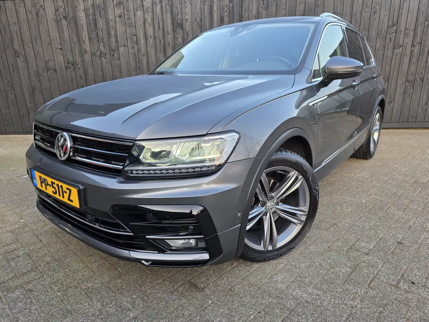 Volkswagen Tiguan 1.4 TSI ACT Highline Grijs - 1